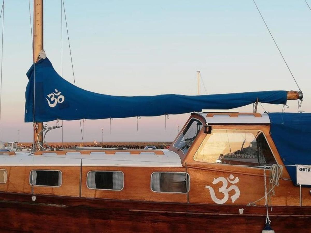 Отель "Om" Yacht Нида Экстерьер фото