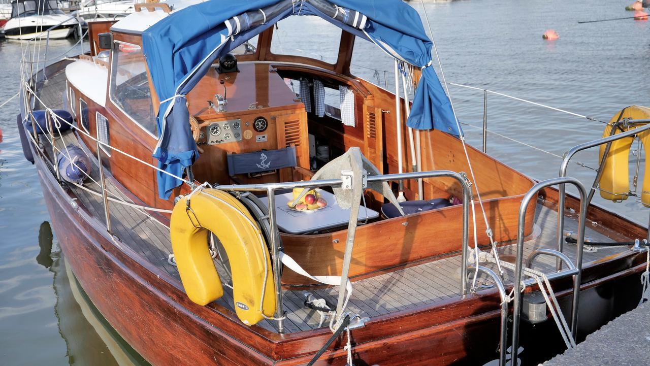 Отель "Om" Yacht Нида Экстерьер фото