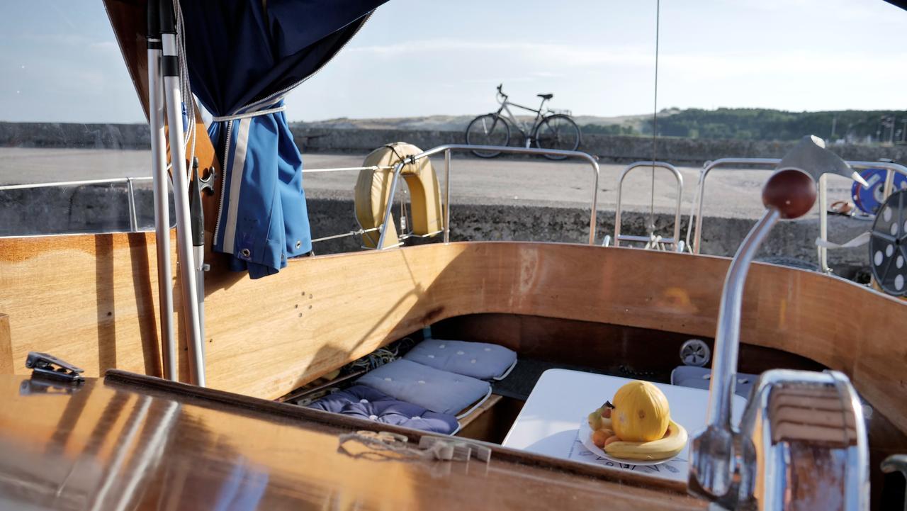 Отель "Om" Yacht Нида Экстерьер фото